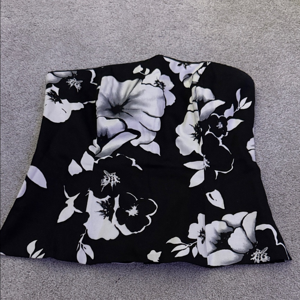 White House Black Market Black and White Floral Top